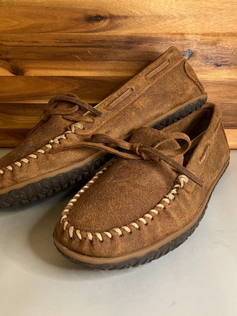 Minnetonka Men's Tie Tread Moccasins Brown Ruff Suede Size 9 NWOB Slip On Loafer